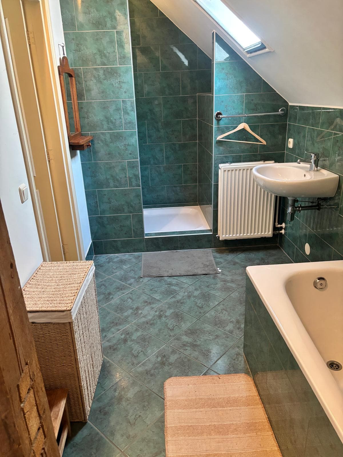 Grondig gereinigde badkamer