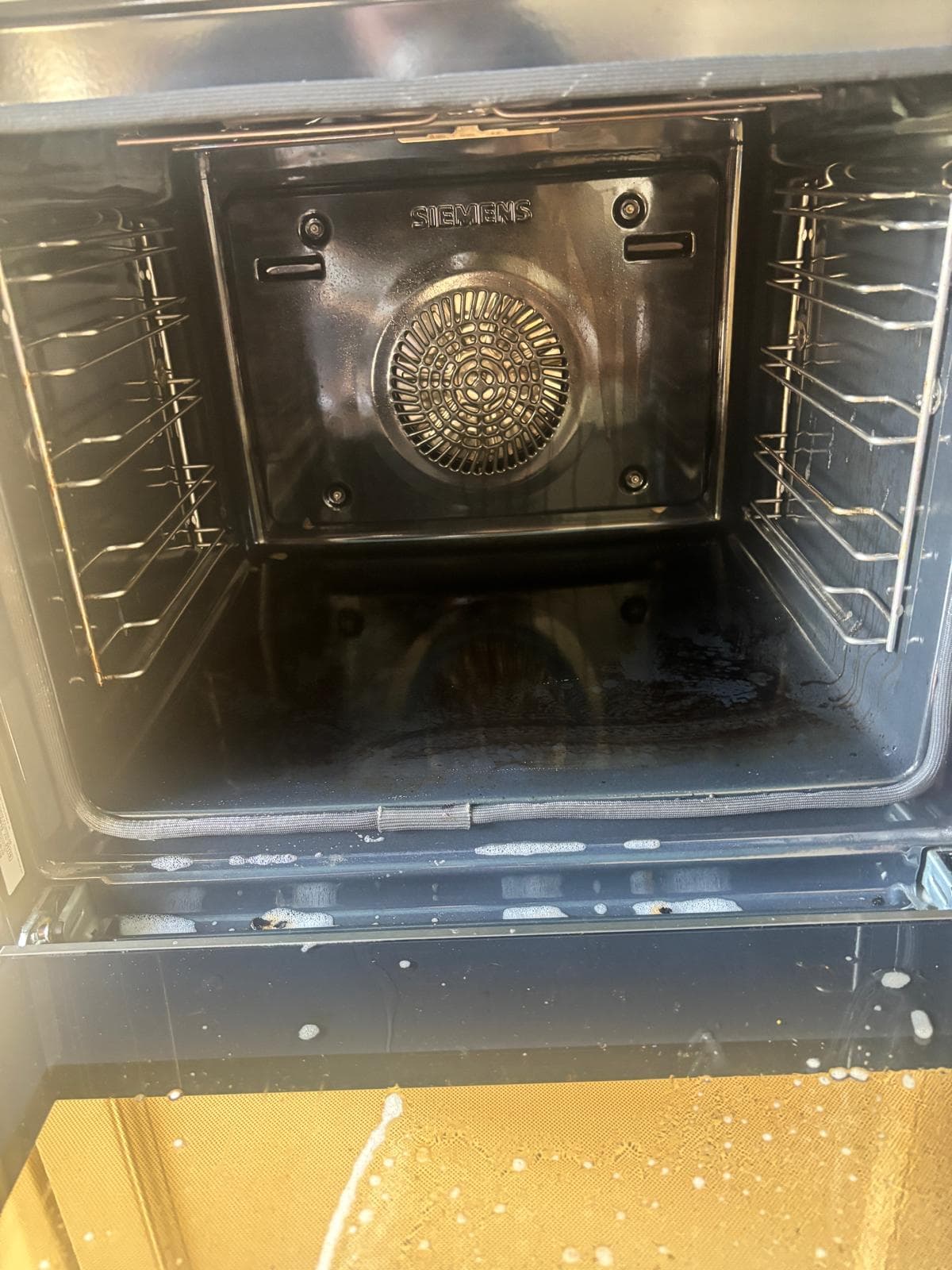 Dieptereiniging van de oven